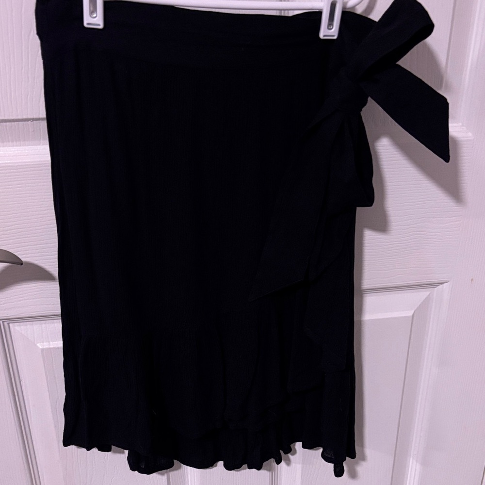 JUNIPER BLU…SOUTH MOON UNDER…. Sz Medium…Black Gauzy Ruffle Wrap Skirt… NWOT